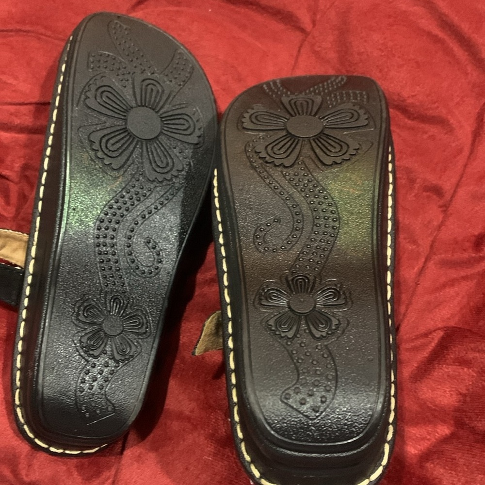 Sandals - Picture 6 of 6